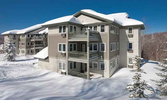 Jeffersonville Resort | 3 Bedroom Condo, Sleeps 10, Full Kitchen, Skiing, Smugglers Notch Vermont Resort