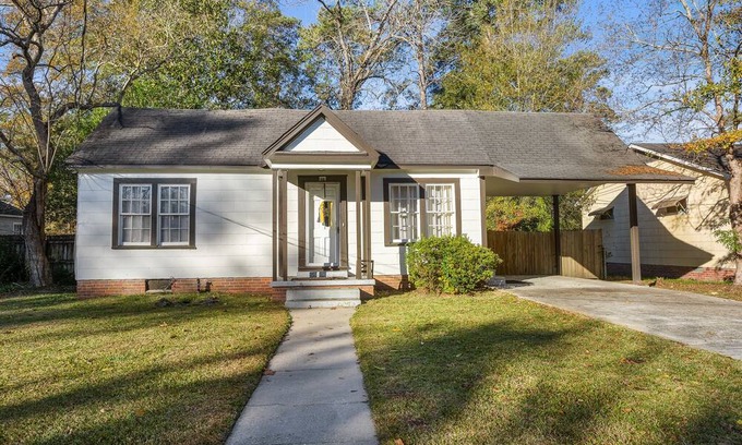 Hattiesburg House | Renovated Cozy Comfort Zoo & USM