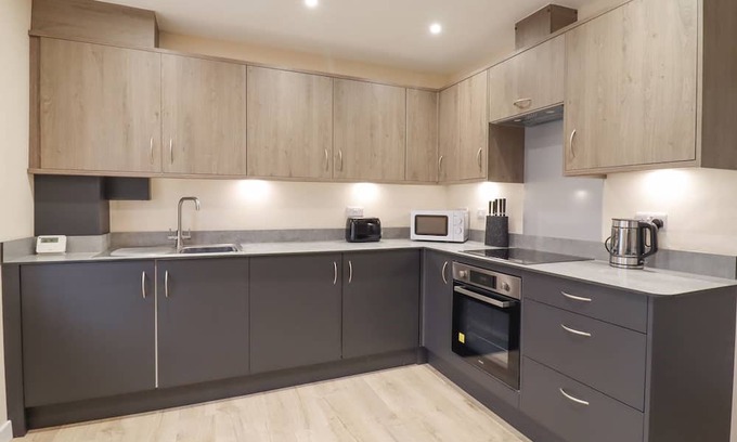 Walton on the Naze Cottage | 21B SAVILLE ROAD, country holiday cottage in Walton-On-The-Naze