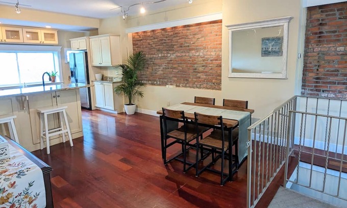 Jeffries Point Condo | Harborview House - Minutes to downtown Boston and airport!