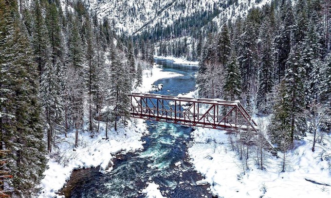Leavenworth House | Alpine Views, Two Suites Grace Luxury Chalet Townhome in Heart of Leavenworth!