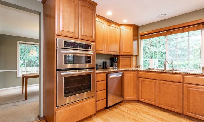 Covington House | Sleek Kent 3BR w/ Patio & Garage, nr Botanical Garden, by Blueground