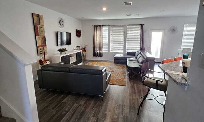 Iowa Colony House | A place of rest, spacious and comfortable