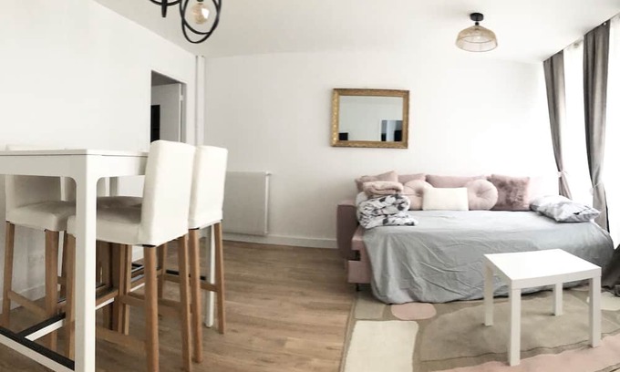 Croulebarbe Apartment | "Un nid de Paradis"
