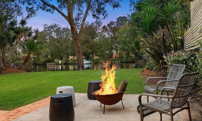 Chittaway Point House | Lakefront Serenity - Kayaks Available