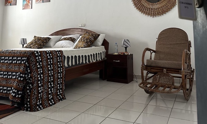 Cocody Villa | Villa Charmante Avec 3 Chambres et Salles de Bains Privées au Centre D'abidjan !
