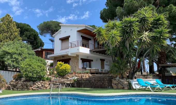 Sant Cebria de Vallalta Villa | Sophisticated elegance and views close to BCN!