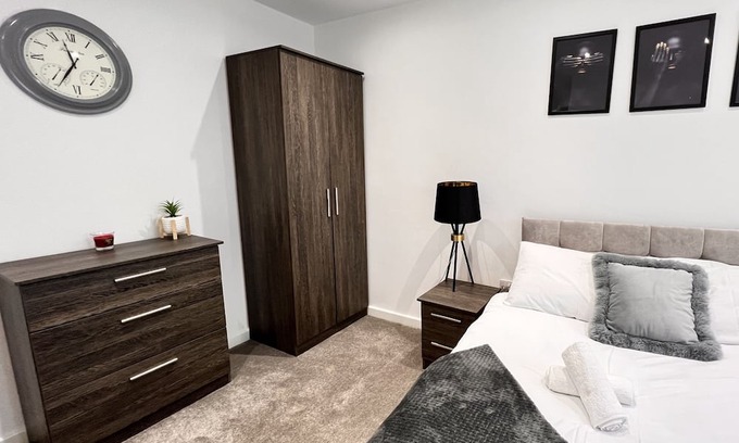 Liverpool City Centre Apartment | 1.2km from the city centre! & Liverpool John Lennon Airport, 14 km away.