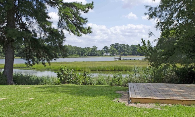 Portsmouth House | Rivercrest Retreat | River Front | 3 beds 2 baths
