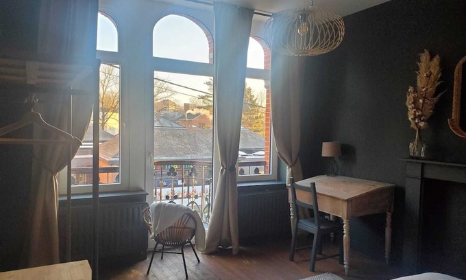 Fays Apartment | Grand Duplex Rénové en Centre-ville