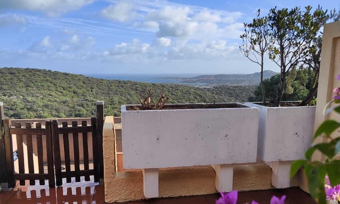Cugnana Verde Apartment | Apartment 'Bella Vista 2' with Sea View, Wi-Fi and Air Conditioning