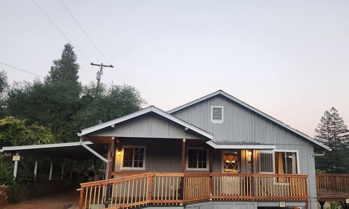 Mariposa House | Yosemite Nest: Refreshed Vintage Retreat conveniently located near Yosemite NP