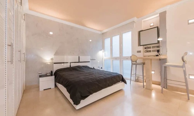 Castellana Apartment | Descubre la esencia del lujo y la comodidad en este espectacular apartamento.