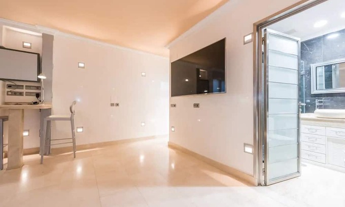 Castellana Apartment | Descubre la esencia del lujo y la comodidad en este espectacular apartamento.