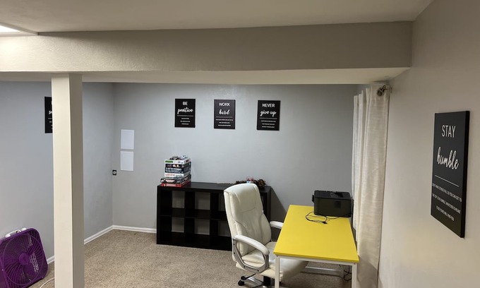 Lamar Heights Area House | Vibrant, comfortable home in Arvada. Close to great eats and beautiful views!!!