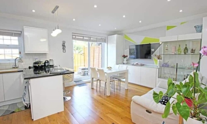 London Borough of Croydon Apartment | Vrbo Property