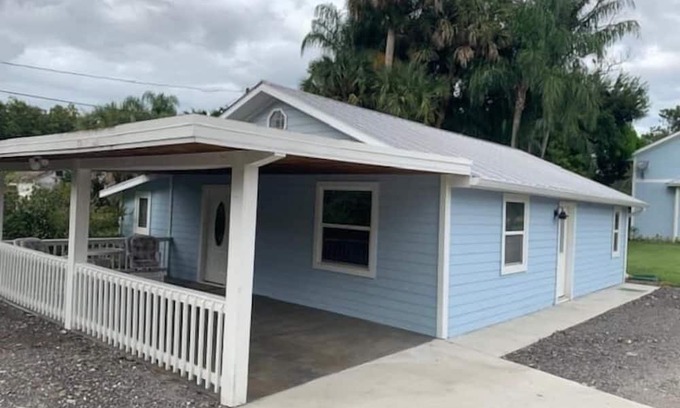 Stuart Apartment | 2 Bedroom 737085 by Houzlet