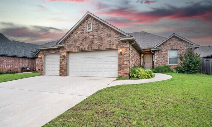 Norman House | Spacious Home - 5 Min. to OU campus!