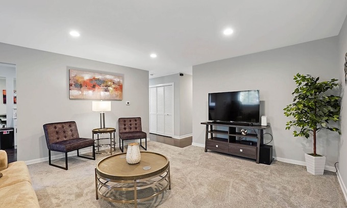 Glendale Heights House | Glendale Heights Rental - Windsor Ln
