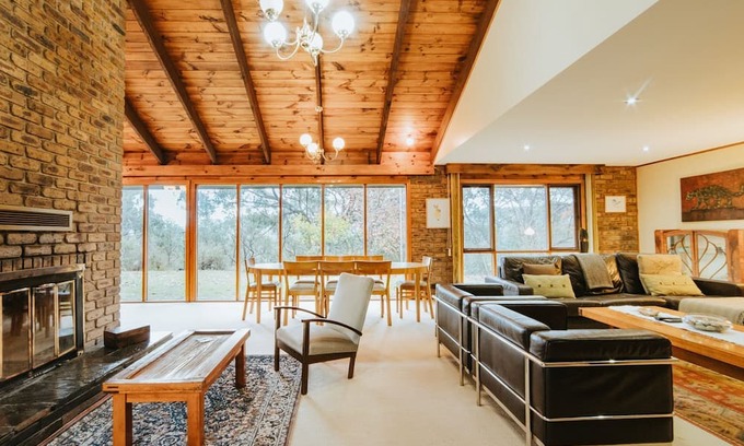 Howqua House | Jade Hill - Howqua - Sleeps 10