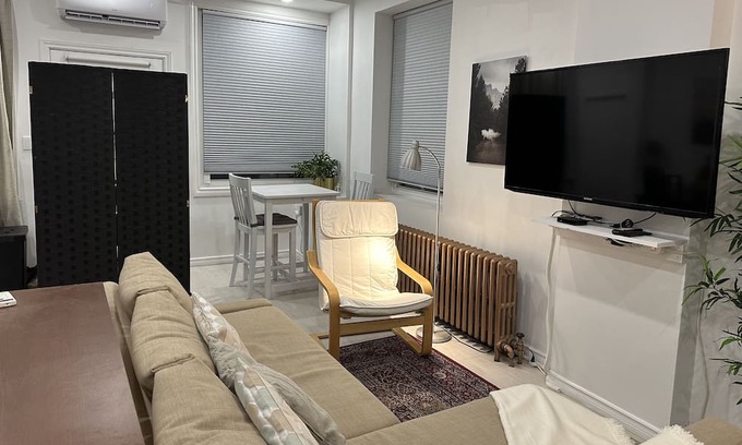 New Toronto Apartment | 5-Minute walk to the lake, cozy and spacious studio for two!