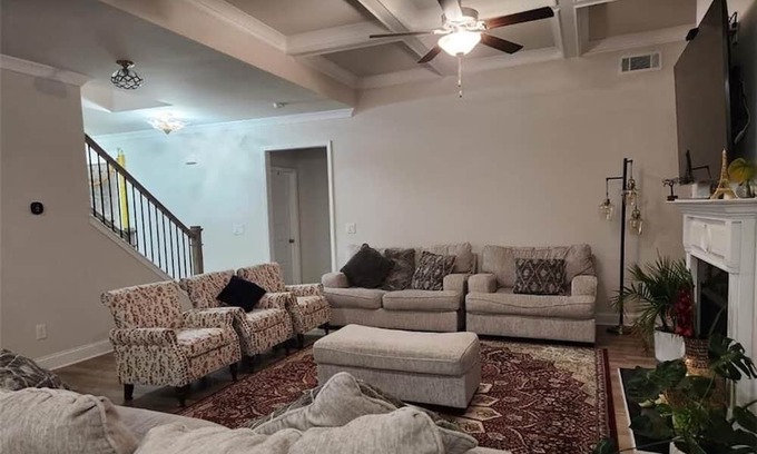 Auburn House | Luxury Living in Atlanta Area Room for Month