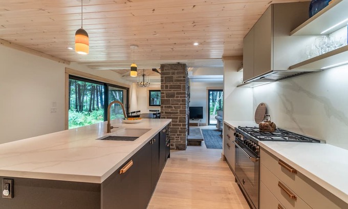 Baysville Cottage | Muskoka Luxury Beach House Sunset and Big Lake Views