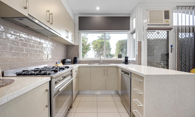 Dromana House | Dromana Seaside - 2 bedroom - Only 500m to the beach and shops