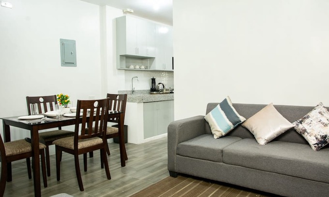 Imus Apartment | Gibbz Apartelle (Unit 206)