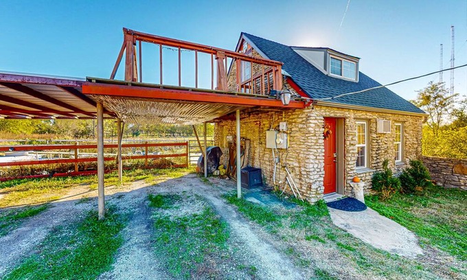 Tower Heights Cottage | Vintage Route 66 cottage with deck, views, yard games - near downtown