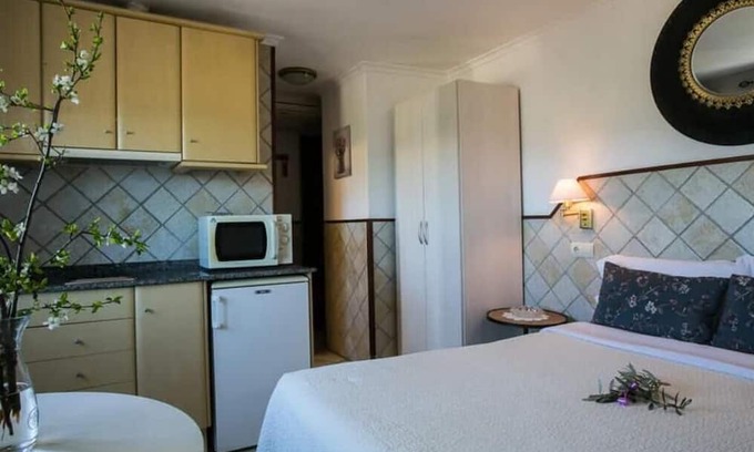 Talarn Apartment | Apartment 'Lola 204' with Mountain View, Wi-Fi and Air Conditioning