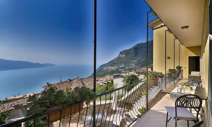 Oldesio Apartment | Apartment 'Kristi' with Lake View, Private Terrace and Wi-Fi