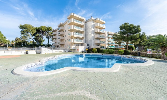 Cap de Salou Apartment | Apartment 'Lovely' with Shared Pool, Private Terrace and Air Conditioning