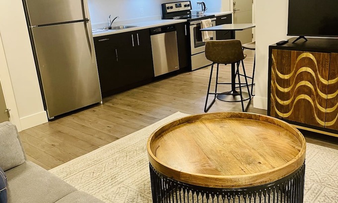 Colwood House | One bedroom suite in Royal Bay