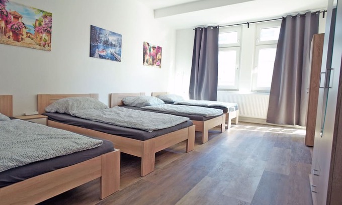 Marxloh House | Neu Sanierte Monteurzimmer 1-8 Personen