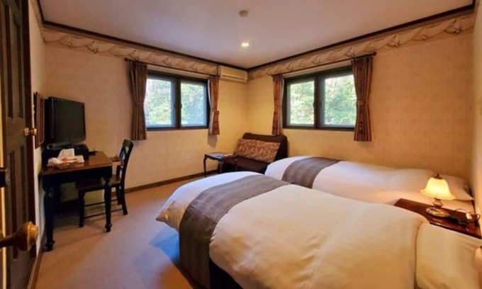 Fujikawaguchiko House | A twin room with a stylish catfoot bathtub You / Minamitsurugun Yamanashi