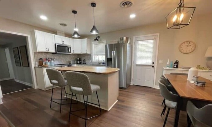 Floyd House | ⭐️New Listing 20% Discount!⭐️ Recently renovated house in the Town of Floyd
