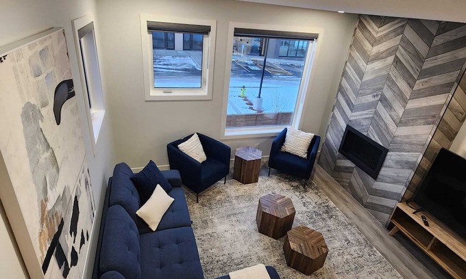 Calgary House | This townhouse is a 3 bedroom(s), 2.5 bathrooms, located in Calgary, Alberta.