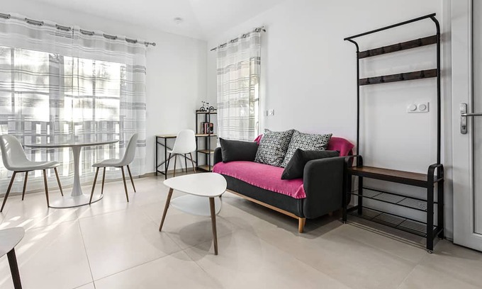 Frejus Plage Apartment | Apartment 'La Casa 177 - 3' with Balcony, Wi-Fi and Air Conditioning
