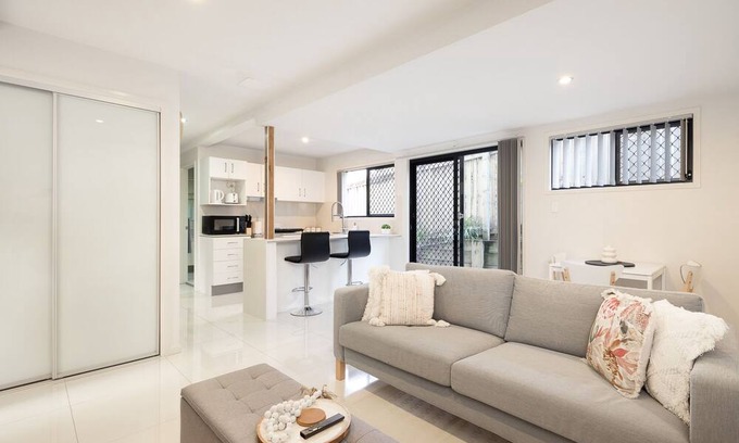 Sunnybank Apartment | Entire 1 Bedroom Place, Restaurants and Train! 21441O