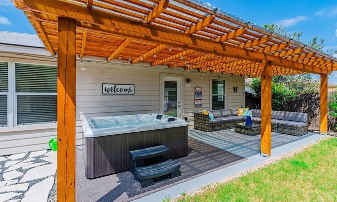 Wetmore House | Luxury Home with Hot-Tub & Patio by 6Flags & Seaworld