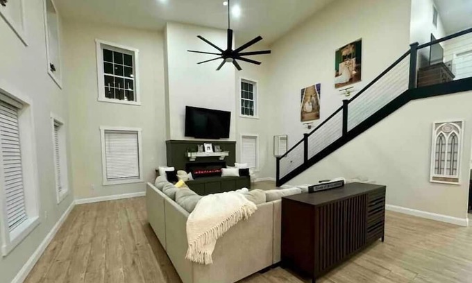 Bardstown Apartment | The Barndo at Mashburn Farms, Minutes to distilleries, whole farm stay!