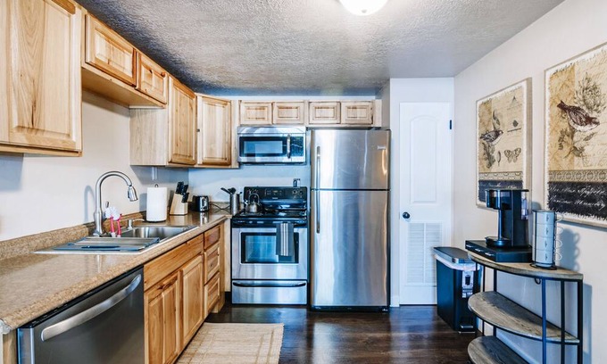 Salt Lake City Apartment | Mr Sunny: Entire home in Salt Lake City, Utah 2 Bed 1 Bath