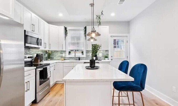 North Philadelphia House | Luxury Philly Home | Pool Table | Private Roofdeck