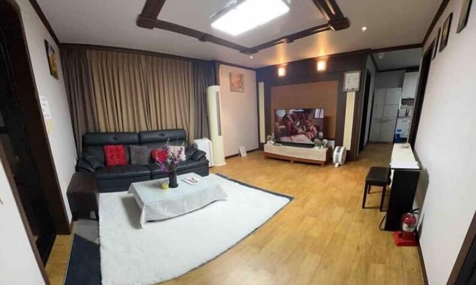 Pyeongtaek Apartment | Opp walk-in gate Cp Humphreys, Int'l restaurants & health institutions.