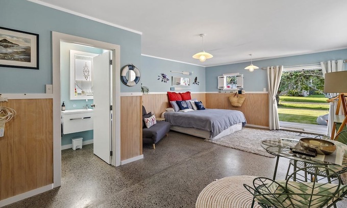 Whangamata House | Harbour View Cottage
