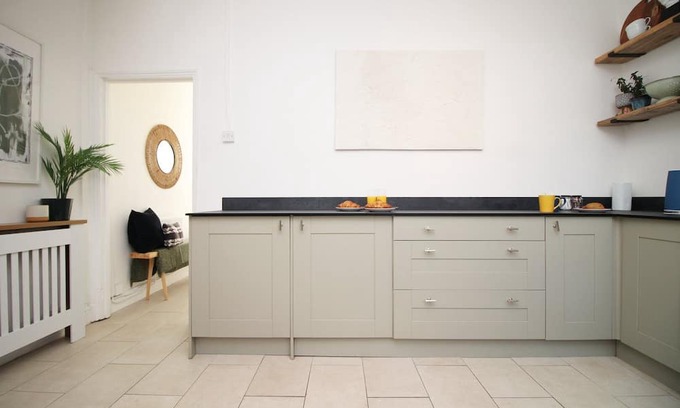 Roath House | Charming Retreat on Lily Street