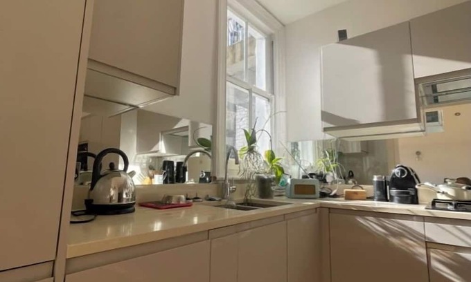 St. Helen's Apartment | Modern & Beautifully-lit 1BD Flat, Sheperd's Bush!