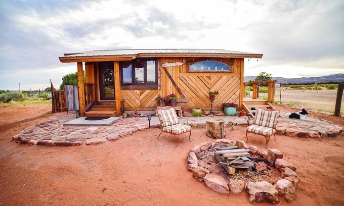 Cane Beds House | Luxury Cabin on 400 Acre Ranch Stunning Views Zion