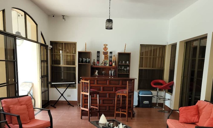 Managua House | Casa Entera con Alberca en las Colinas Managua, Apta Para Familias